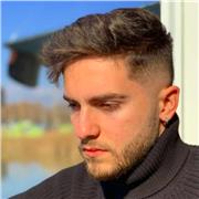 Insegnante con una competenza proficiency/nativo in inglese, accreditato da Cambridge (C2) e TOEFL IBT (99). Ho fatto la mia laurea in inglese, insieme alle esperienze precedenti come insegnante per tutti i livelli